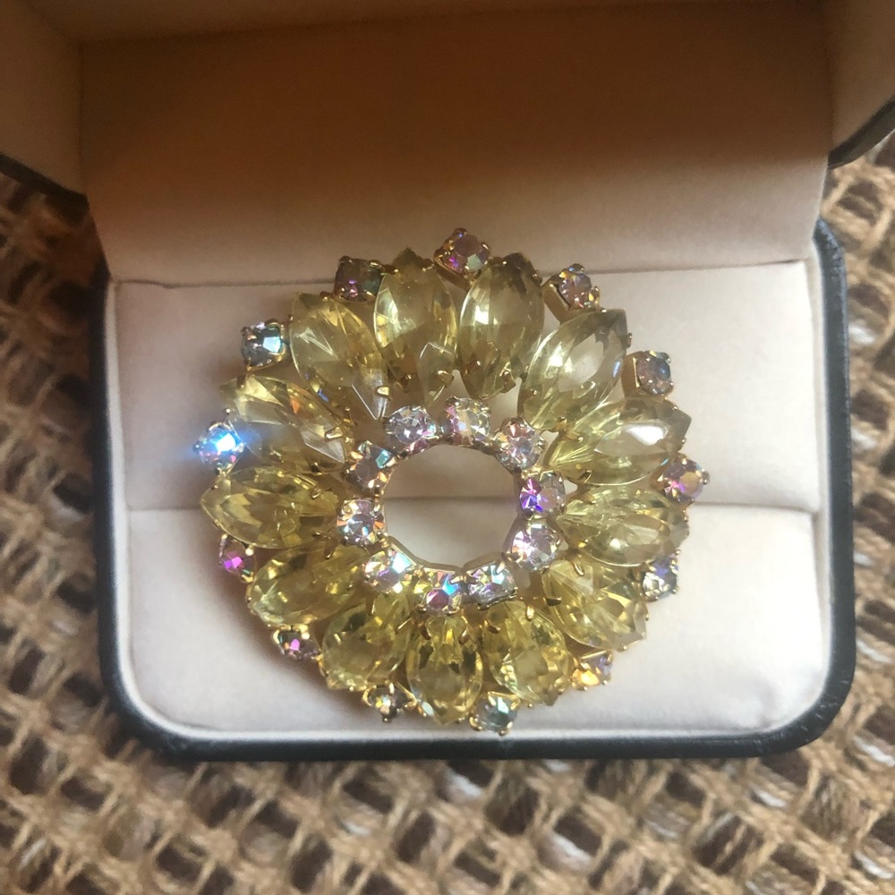 Vintage Gold Tone Rhinestone Brooch - Picture 3 of 9